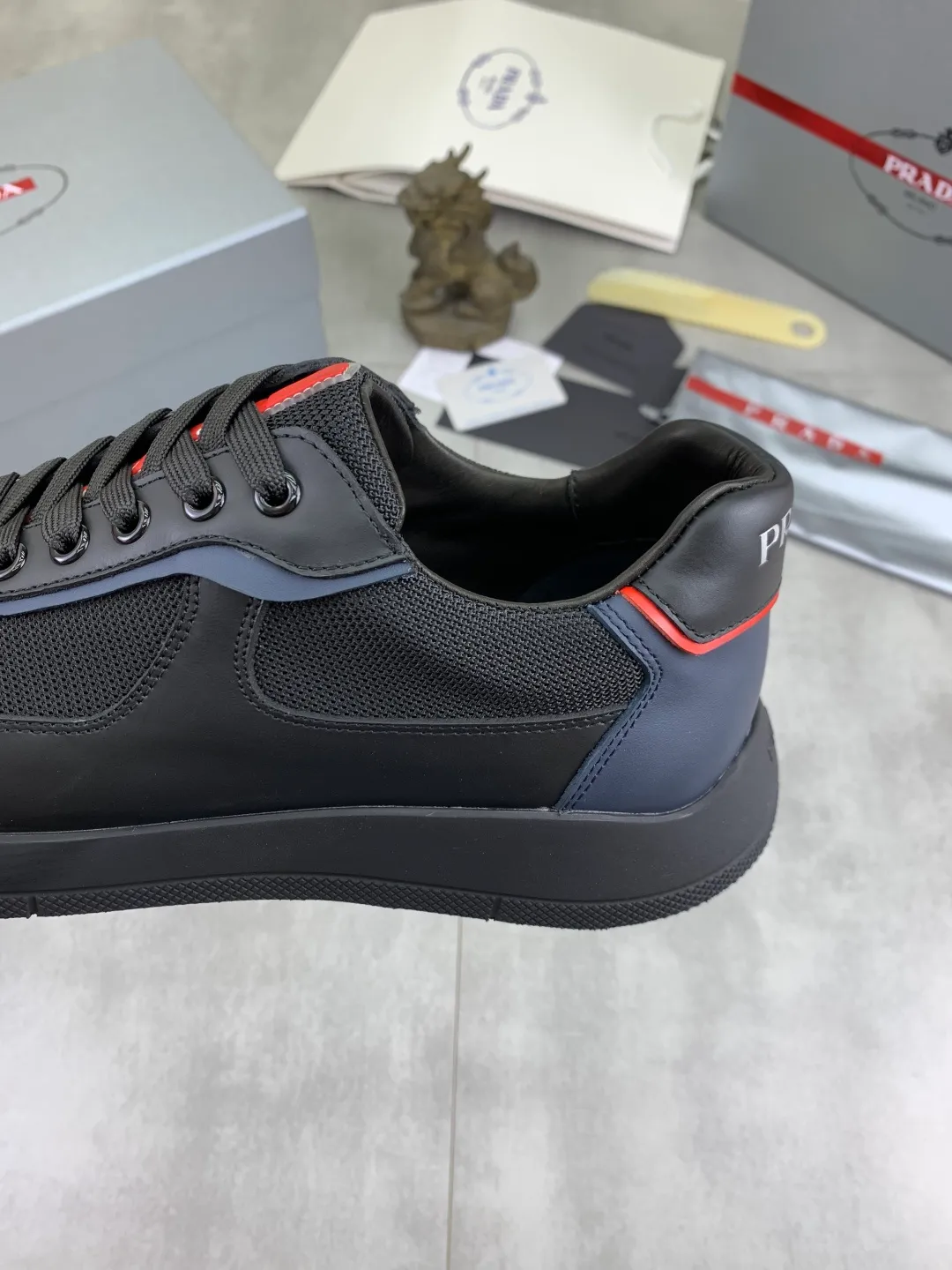 Men's men's shoes💰P580💰【New model】Top quality, new popular models on the official website, which will never go out of style for a century,🆘 The trendy brand (Prada) mainly promotes popular models, avant-garde and versatile fashionable men's shoes, private version molding, cowhide surface splicing 1:1 oil edge processing... fashionable and simple, original imported cowhide interior cowhide feet; the atmosphere and personality are more fashionable, eye-catching and pursuing class. It will subvert old ideas and be a must-have for fashionistas who want to spend time with you! Must keep it! High-end comfort, high-end quality workmanship. Size: 38-44 Various colors available. full package
